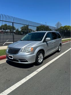 2012 town and country