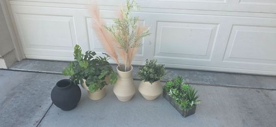 Vase decor faux plants