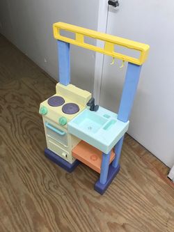 Toy kitchen
