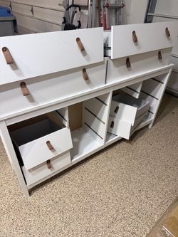 Free dresser - Broken but fixable