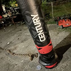  The Century Versys VS.1 is constructed from a heavy duty vinyl covering. This is a revolutionary fight simulated is great for all martial artist trai