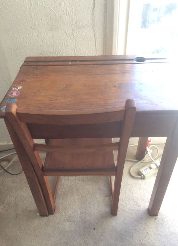 Antique Wood Kids Classroom Desk With Chair And Chalk Board For