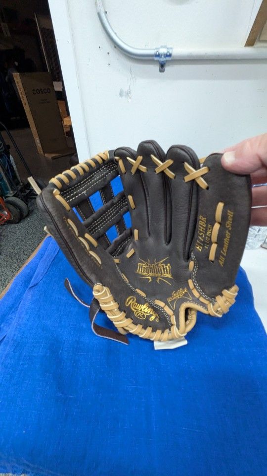 Rawlings Baseball Glove