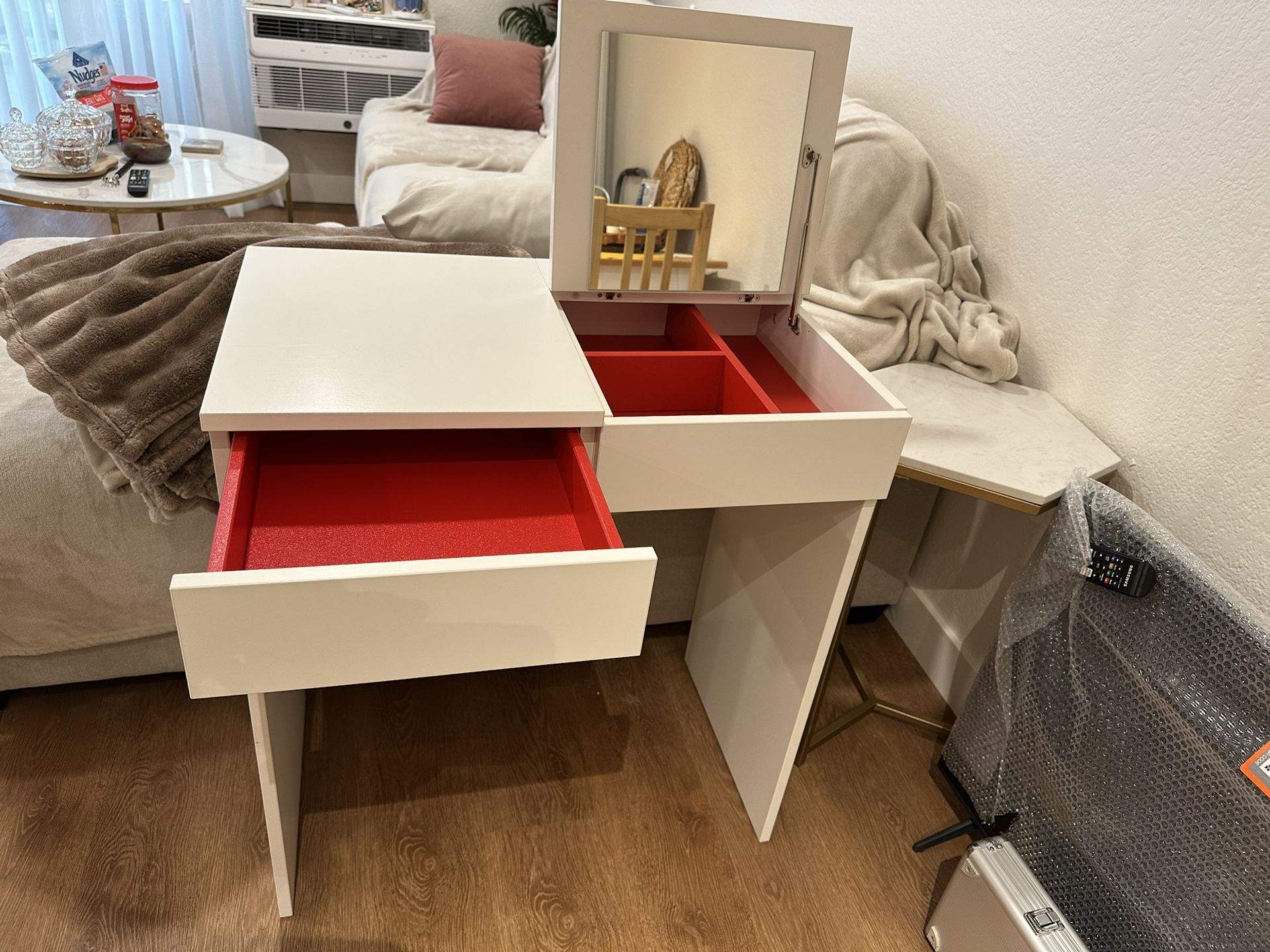 White Makeup Vanity With Mirror