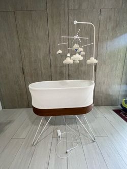 Happiest baby SNOO crib