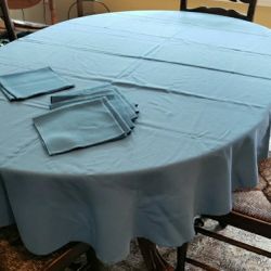 Vtg Set- Oval Light Blue Tablecloth & Napkins (7)