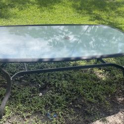 Used 7 Piece Black Rounded Patio Table (chairs Included)