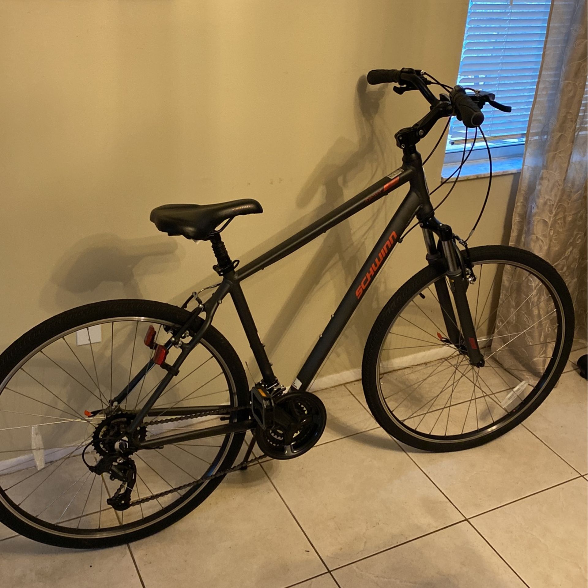 Schwinn Fremont Hybrid (L) Bicycle for Sale in Belle Isle, FL Schwinn Fremont Hybrid (L) Bicycle for Sale in Belle Isle, FL