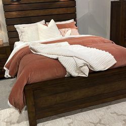 👸ConwayQueen Bed Dresser And Mirror 🪞