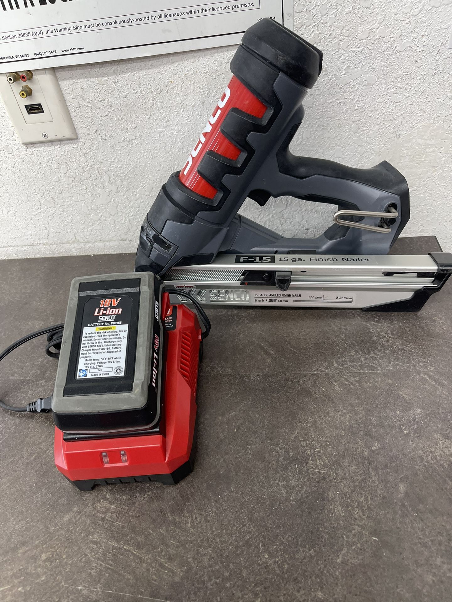 Senco 18 Volt Li Ion 15 Gauge Cordless Angled Finish Nailer FN65DA