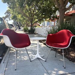 🔴⚪️ Eames Molded Plastic Arm Chairs 🔴⚪️