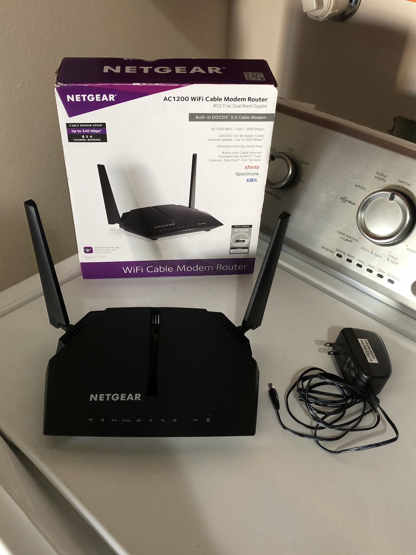 Netgear AC 1200 WiFi cable modem router