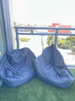 2 bean bags chairs