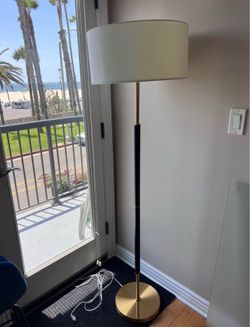 Floor lamp with bulbs