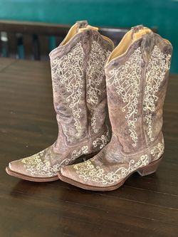 Corral Vintage Women's Cowboy Boots, Brown Crackle Leather with Cream Floral Embroidery, Snip Toe, Size 7.5