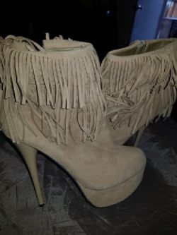 Boots size 8