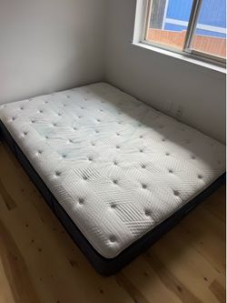 Queen Size Beautyrest Harmony Lux Mattress