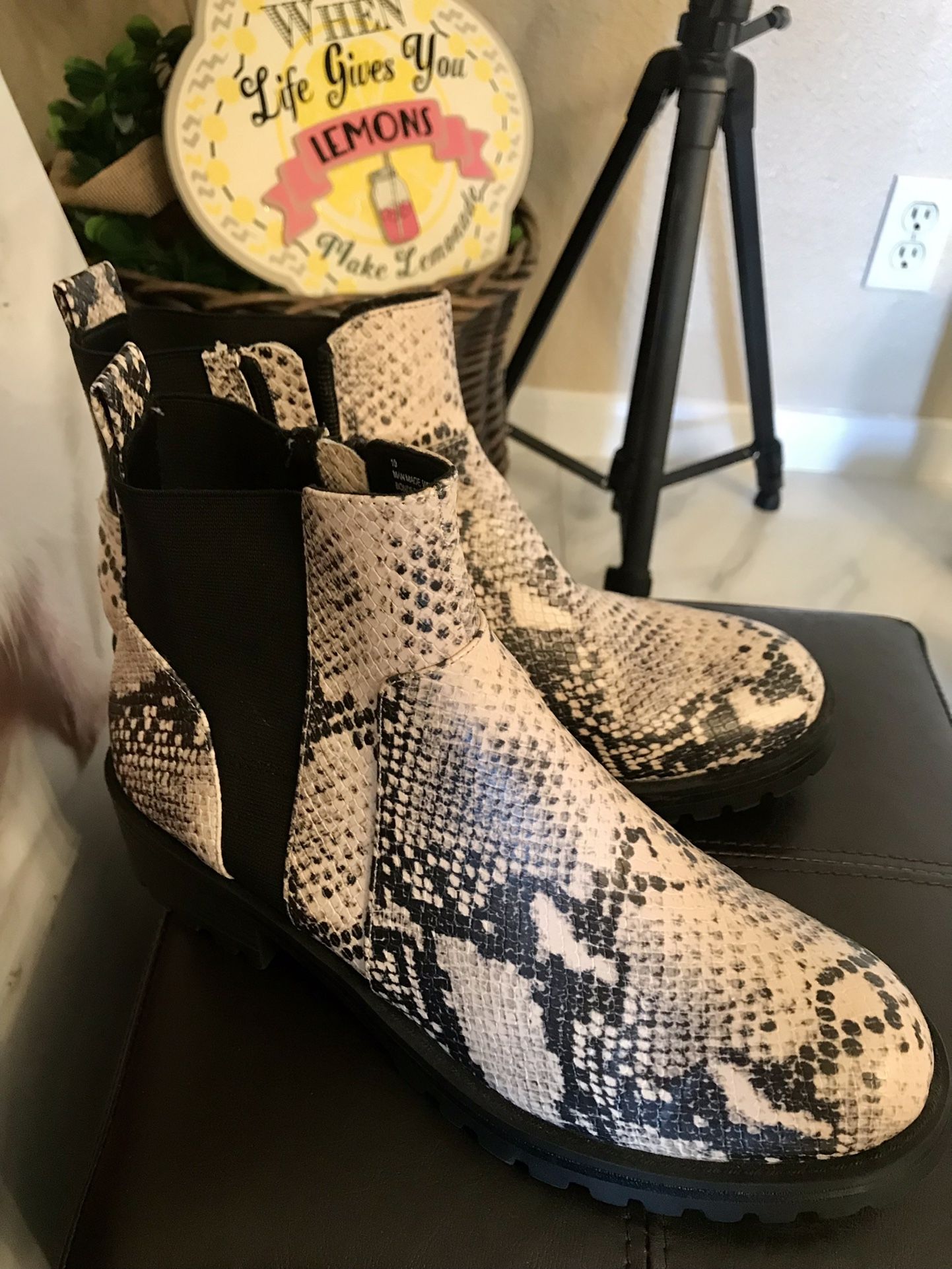 Universal Thread Women Shoes/boots