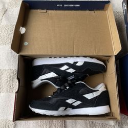 Women’s Size 7 Reebok classics
