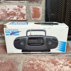 VINTAGE SUNTONE RR2000 Mini 8"  Boom Box Portable AM/FM Radio