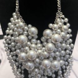 Ladies Pearl Necklace