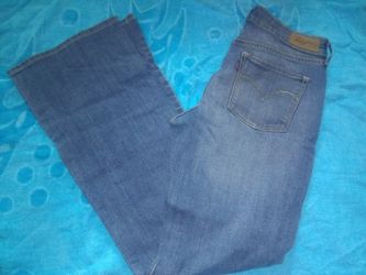 New Women's Levi's Jean