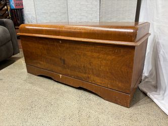 LANE Vintage Waterfall Style Cedar Chest