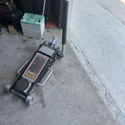 2.5 Ton Floor Jack / New - Read Below ⬇️