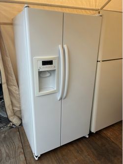 GE side by side Refrigerator