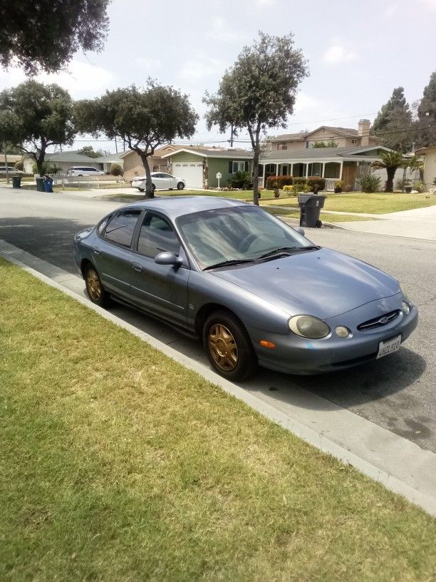 1999 Ford Taurus