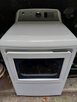 GE Front-Load Dryer White GAS