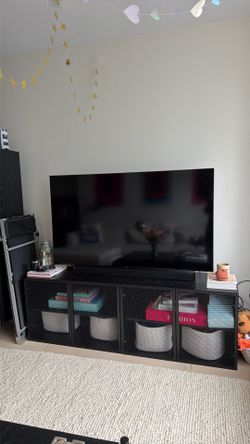 Samsung smart tv 72’ with two free speakers