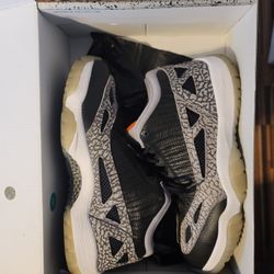 Jordan 11low E.I Size 8 $130