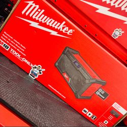 Milwaukee M18 18V Lithium-Ion Cordless Jobsite Radio