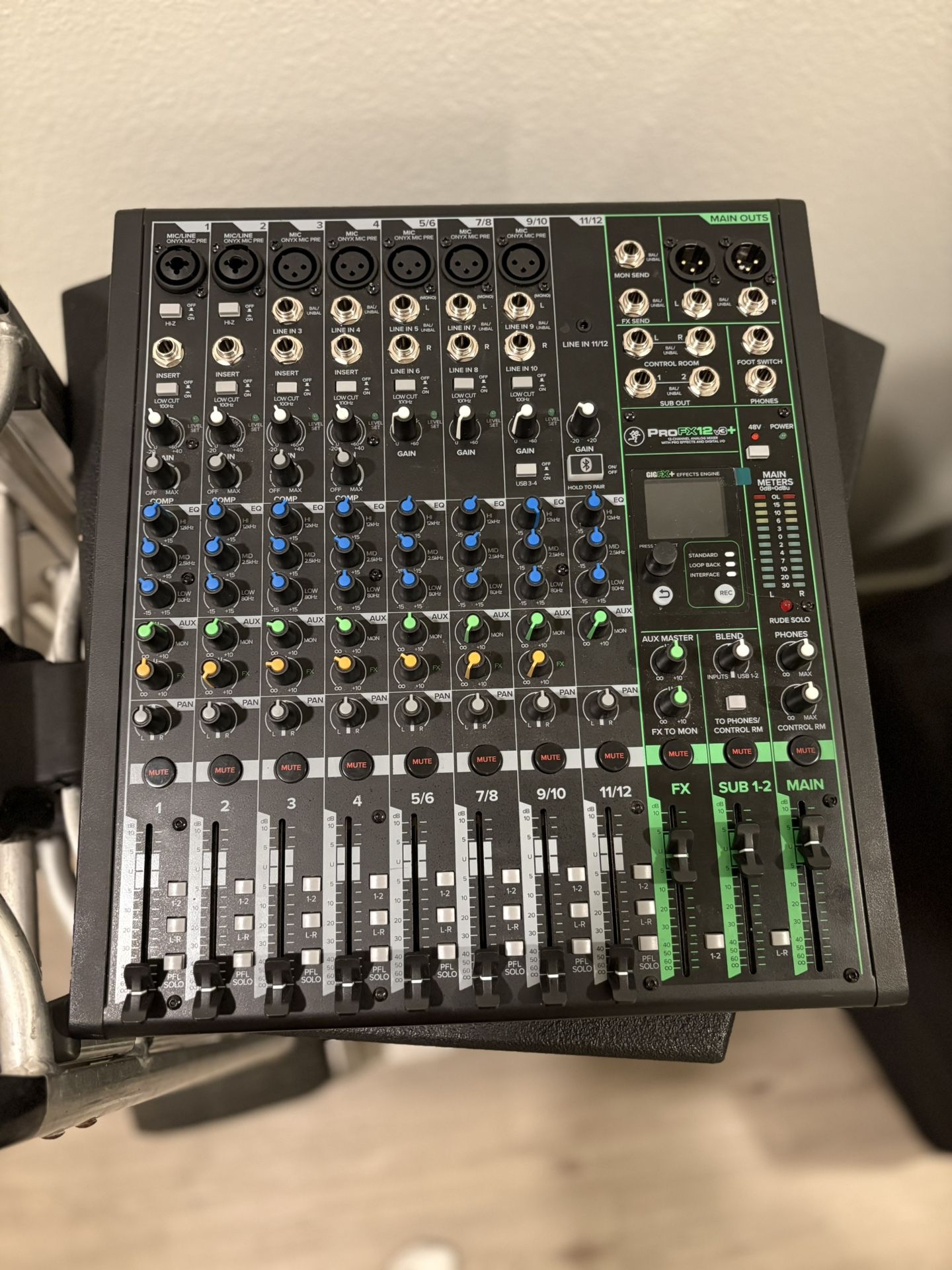 Mackie ProFX12 V3 + Mixer 