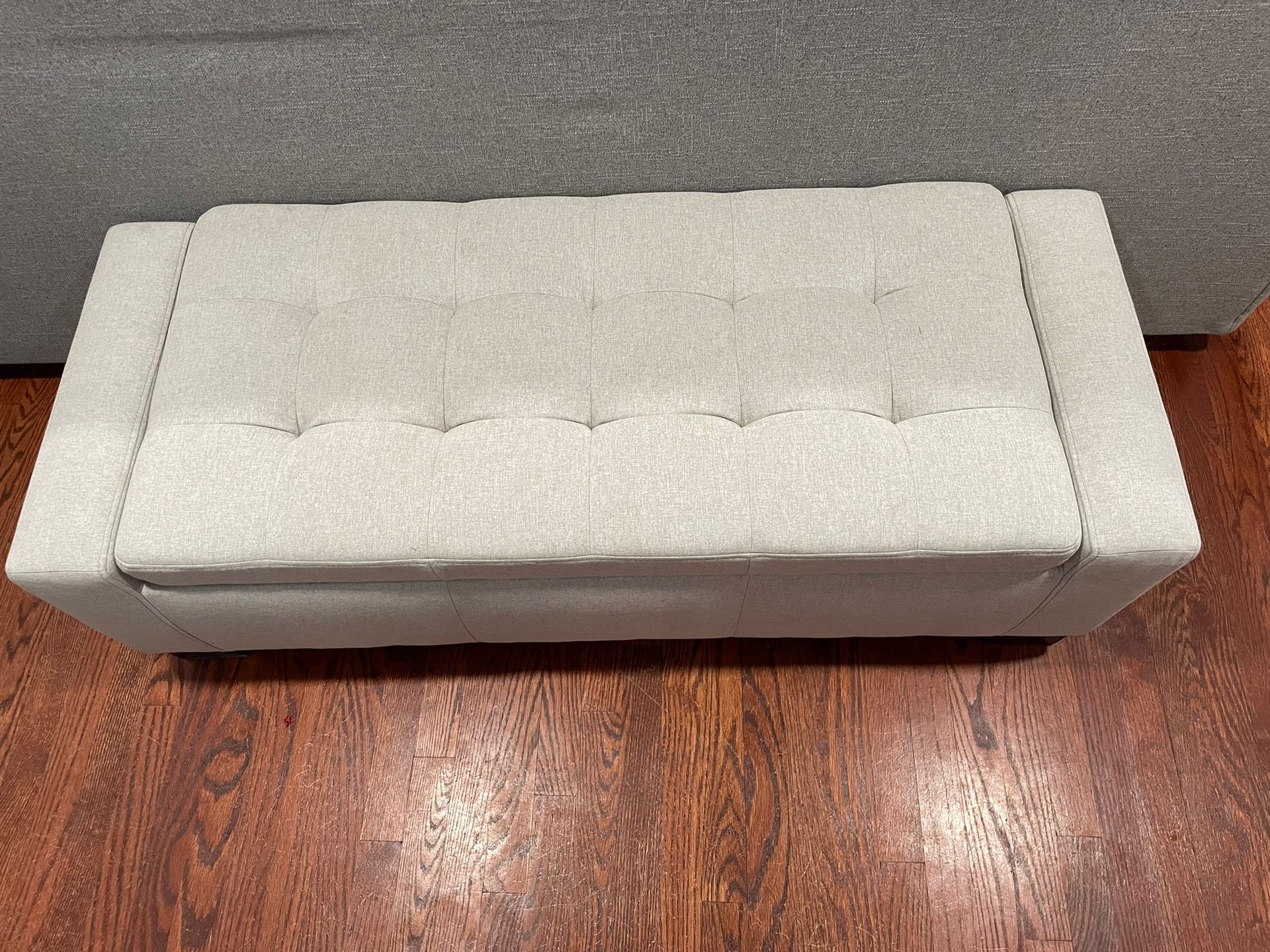 Upholstered Flip Top Ottoman With Storage