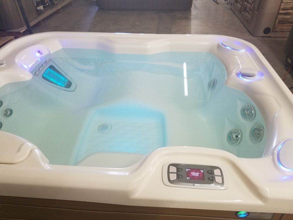 Pre-owned Hot Springs Jetsetter 3 person spa