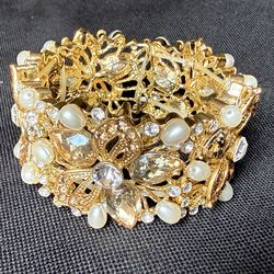 Golden Stretch Crystal & Pearl Bracelet