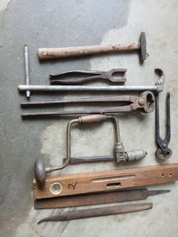 LOT OF VINTAGE HAND TOOLS