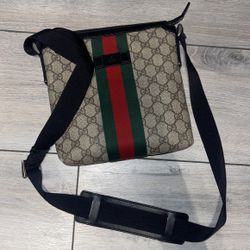 Gucci crossbody 