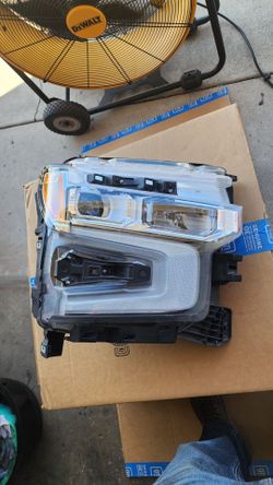 2024 silverado high country Headlights