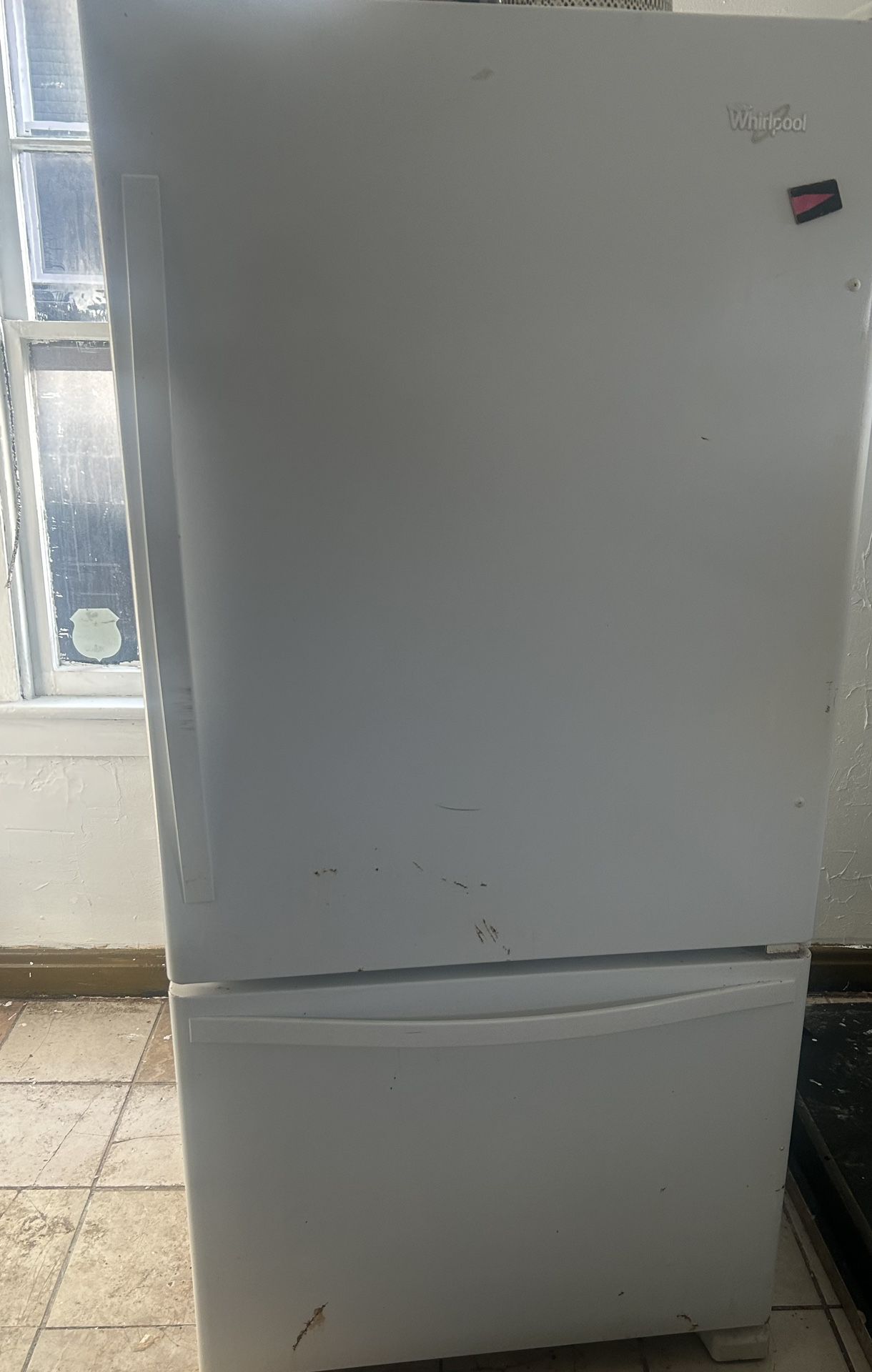 Whirlpool Wrb329dmbw 18.7 Cu. ft. White Bottom Freezer Refrigerator
