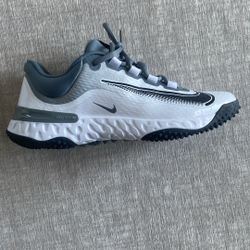 Title: Nike Alpha Huarache Elite 4 Turf – Size 10.5 – New (No Box)  Description: Brand new Nike Alpha Huarache Elite 4 Turf shoes Size: US 10.5 Condit