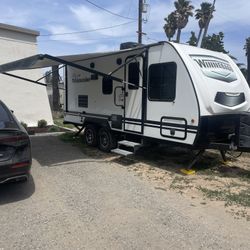 2020 Winnebago Minnie Winnie 2100BH