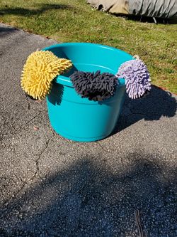 19 Gallon Tub & 3 Micro Fiber Wash Mitts
