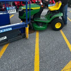 John Deere S130 22hp Vtwin 42in Deck Lawn Mower