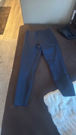 Womens size 8 Lululemon Glow up leggings brand new