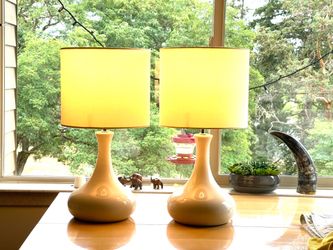 2x teardrop bedside lamps