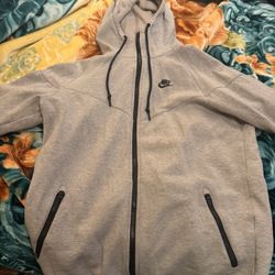 Grey Nike Tech Fleece 