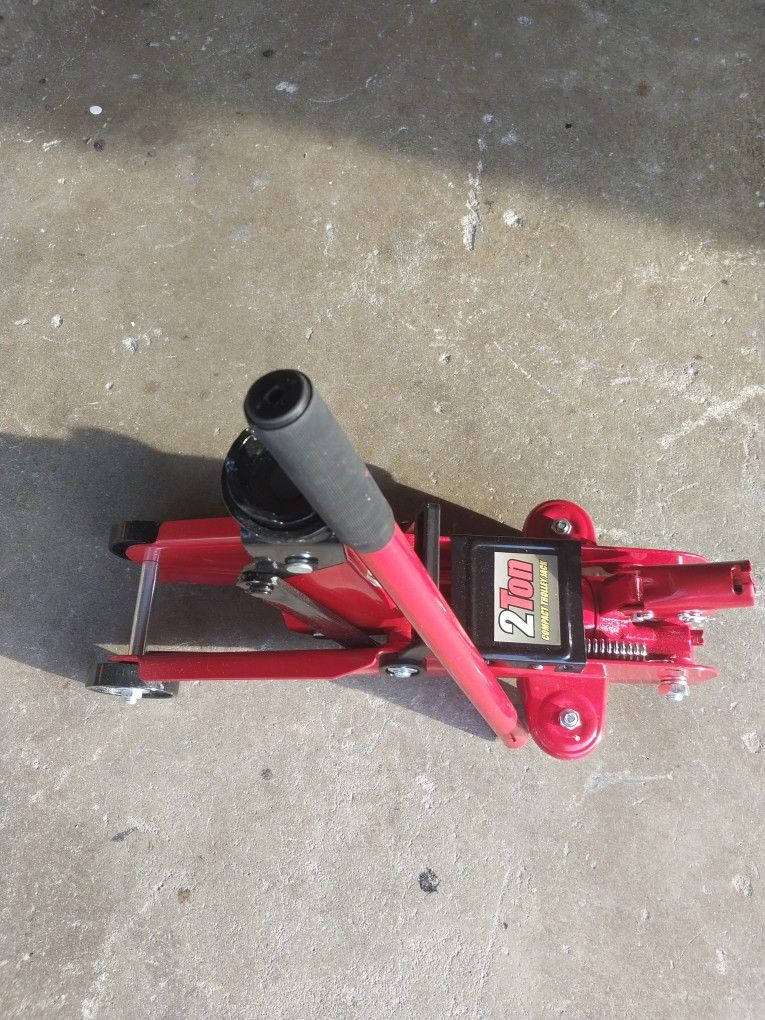 2 Ton floor jack ( Brand New )